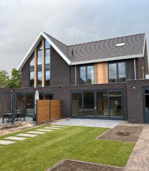 Achtergevel duurzame moderne dubbele woning